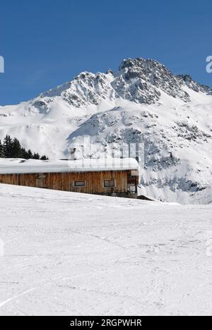 Montagna nelle Alpi francesi con neve : vicino all'alta eluce e a Contamines Montjoie Foto Stock