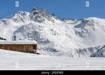 Montagna nelle Alpi francesi con neve : vicino all'alta eluce e a Contamines Montjoie Foto Stock