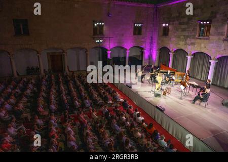 Christina Pluhar con Arpeggiata e Maria del Mar Bonet, Pollensa festival, Maiorca, Isole Baleari, Spagna Foto Stock