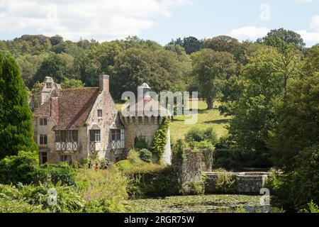 Scotney Castle House e giardini Foto Stock