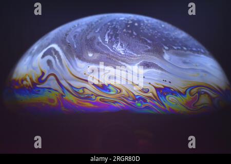 schema di colore delle bolle di sapone. astratto. modello atmosferico. modello planetario. Foto Stock