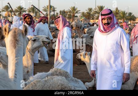 Buraydah, Arabia Saudita, 4 agosto 2023: Mercato dei cammelli nella città di Buraydah Foto Stock