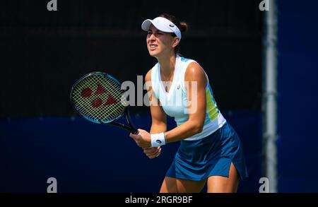 Montreal, Canada, 9 agosto 2023, Belinda Bencic della Svizzera in azione contro Alycia Parks degli Stati Uniti durante il secondo turno del torneo di tennis Omnium Banque Nationale 2023, WTA 1000 il 9 agosto 2023 a Montreal, Canada Foto Stock