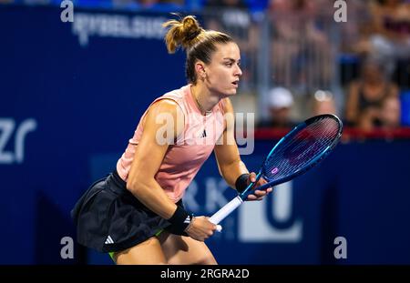 Montréal, Canada, 9 agosto 2023, Maria Sakkari della Grecia in azione contro Danielle Collins degli Stati Uniti durante il secondo turno del torneo di tennis Omnium Banque Nationale 2023, WTA 1000 il 9 agosto 2023 a Montreal, Canada Foto Stock