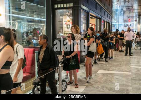 Inaugurazione di una filiale della catena fast casual Prêt A Manger a Hudson Yards a New York giovedì 10 agosto 2023. La JAB Holdings, con sede in Lussemburgo, possiede Prêt A Manger nella sua scuderia di marchi alimentari tra cui Krispy Kreme, Panera Bread e Keurig. (© Richard B. Levine) Foto Stock