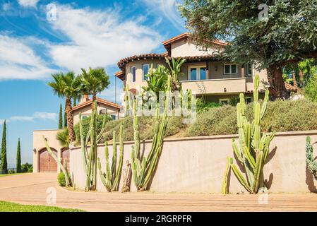 Grande residenza e grouds nel quartiere di Monrovia, California. Foto Stock