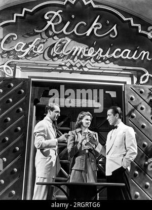 Hollywood, California: 1942 ancora dal film, 'Casablanca'. L-R sono Paul Henreid, Ingrid Bergman, Humphrey Bogart. Foto Stock