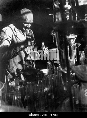 Tuskegee, Alabama, c 1927 scienziato, botanico e inventore George Washington Carver presso il Tuskegee Institute. Foto Stock