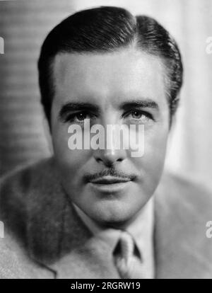 Hollywood, California: 1935 Un ritratto dell'attore John Boles che è presente nel film, 'The Littleest Rebel'. Foto Stock