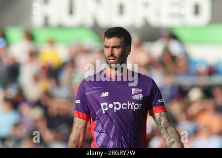 Clean Slate Headingley Stadium, Leeds, West Yorkshire, Regno Unito. 11 agosto 2023. Northern Superchargers contro Oval InvincibleÕs durante la Hundred Double Header al Clean Slate Headingley Stadium. Reece Topley di Northern Superchargers Credit: Touchlinepics/Alamy Live News Foto Stock