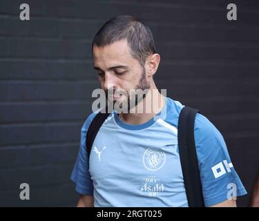 Burnley, Regno Unito. 11 agosto 2023. Bernardo Silva del Manchester City arriva durante la partita di Premier League Burnley vs Manchester City a Turf Moor, Burnley, Regno Unito, l'11 agosto 2023 (foto di Mark Cosgrove/News Images) a Burnley, Regno Unito l'8/11/2023. (Foto di Mark Cosgrove/News Images/Sipa USA) credito: SIPA USA/Alamy Live News Foto Stock