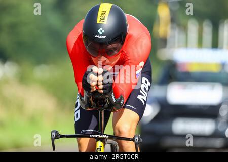 Glasgow, Regno Unito. 11 agosto 2023. Il norvegese Tobias Foss di Jumbo-Visma raffigurato in azione durante la gara d'élite maschile a cronometro ai Campionati del mondo di ciclismo UCI, a Glasgow, in Scozia, venerdì 11 agosto 2023. L'UCI organizza i mondi con tutte le discipline ciclistiche, ciclismo su strada, ciclismo al chiuso, mountain bike, corse BMX, para-ciclismo su strada e para-ciclismo al coperto, a Glasgow dal 03 al 13 agosto. BELGA PHOTO DAVID PINTENS Credit: Belga News Agency/Alamy Live News Foto Stock