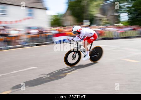 Kippen, Stirling, Scozia, Regno Unito. 11 agosto 2023. Maciej Bodnar corre attraverso il villaggio di Stirling di Kippen durante la prova individuale a tempo UCI Cycling World Championships Mens Elite. Crediti: Kay Roxby/Alamy Live News Foto Stock