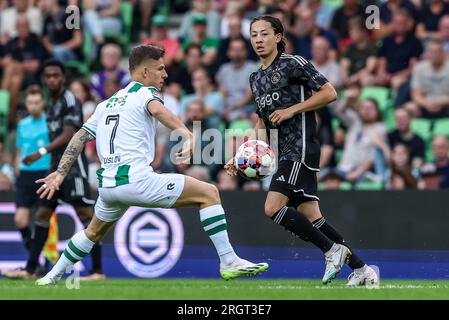 Groningen, Paesi Bassi. 11 agosto 2023. GRONINGEN, PAESI BASSI - 11 AGOSTO: Kian Fitz-Jim di Jong Ajax passa il pallone durante la partita olandese Keuken Kampioen Divisie tra FC Groningen e Jong Ajax all'Euroborg l'11 agosto 2023 a Groningen, Paesi Bassi (foto di Pieter van der Woude/Orange Pictures) credito: Orange Pics BV/Alamy Live News Foto Stock