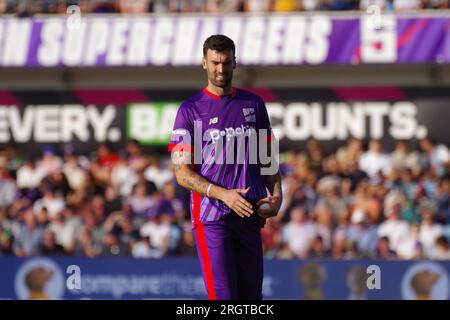 Leeds, 11 agosto 2023. Reece Topley bowling per i Northern Superchargers contro Oval Invincibles nella gara Men's Hundred a Headingley, Leeds. Crediti: Colin Edwards/Alamy Live News Foto Stock