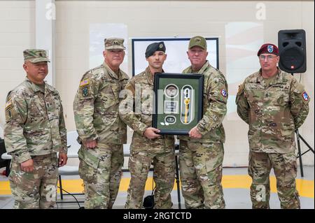 Cerimonia di premiazione del Leapfest, competizione internazionale di addestramento paracadutisti di linea statica ospitata dalla Rhode Island Army National Guard + 56th Troop Command. Foto Stock