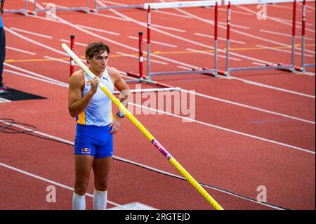 OSTRAVA, CECHIA, 27 GIUGNO 2023: Armand mondo Duplantis gareggia nel Pole Vault Event durante Track and Field Meet for Worlds a Budapest e Games in Foto Stock