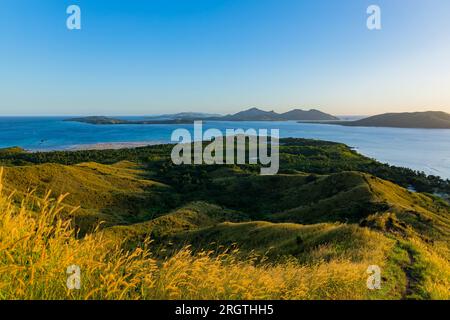 Vista dall'alto dell'isola di Nacula, del gruppo dell'isola di Yasawa, delle isole Figi, del Pacifico meridionale, Foto Stock