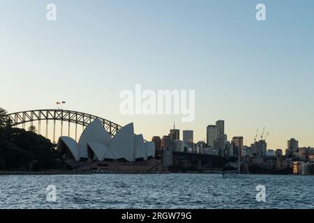 Sydney, Sydney, Australia. 10 agosto 2023. L'Opera House e il Sydney Harbour Bridge sono visibili dal Giardino Botanico di Sydney, Australia, durante la Coppa del mondo FIFA 2023 del WomenÂ, il 10 agosto 2023 (Credit Image: © Julieta Ferrario/ZUMA Press Wire) SOLO PER USO EDITORIALE! Non per USO commerciale! Foto Stock