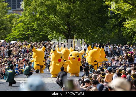 Yokohama, Giappone. 11 agosto 2023. Sfilata di Pikachu durante i Campionati Mondiali Pokemon 2023 a Minatomirai, Yokohama. (Foto di Stanislav Kogiku/SOPA Images/Sipa USA) credito: SIPA USA/Alamy Live News Foto Stock