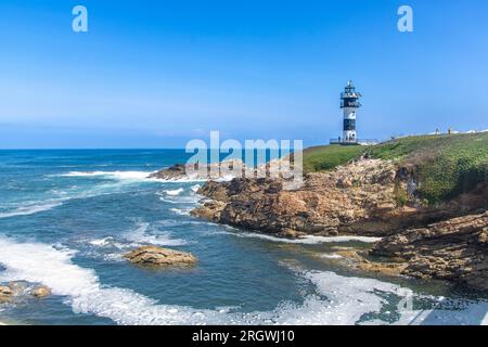 Il faro sull'isla Pancha in Galizia, costa atlantica della Spagna Foto Stock