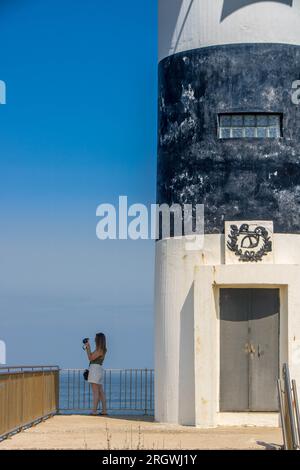 A Ribadeo, in Spagna, il 16-07-23 il faro sull'isla Pancha in Galizia, costa atlantica della Spagna Foto Stock