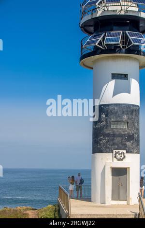 A Ribadeo, in Spagna, il 16-07-23 il faro sull'isla Pancha in Galizia, costa atlantica della Spagna Foto Stock