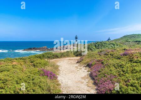 Il faro sull'isla Pancha in Galizia, costa atlantica della Spagna Foto Stock