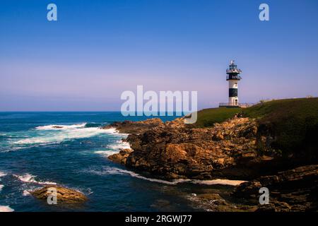 Il faro sull'isla Pancha in Galizia, costa atlantica della Spagna Foto Stock