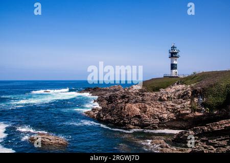 Il faro sull'isla Pancha in Galizia, costa atlantica della Spagna Foto Stock