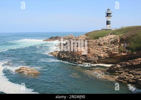 Il faro sull'isla Pancha in Galizia, costa atlantica della Spagna Foto Stock