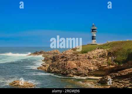 Il faro sull'isla Pancha in Galizia, costa atlantica della Spagna Foto Stock