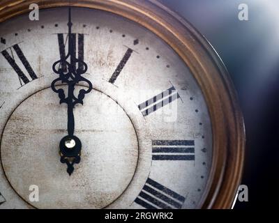 Orologio vintage da vicino, concetto di tempo, vacanza Foto Stock