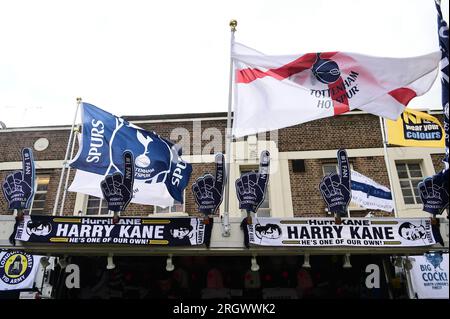 Foto del file datata 03-05-2015 della merce Harry Kane in vendita. Il capitano inglese Harry Kane ha detto ???era il momento di partire???? Come ha confermato la sua partenza dal Tottenham in un video sui social media. Data di emissione: Sabato 12 agosto 2023. Foto Stock