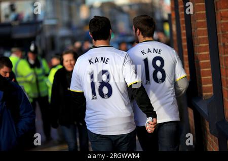 Foto del file datata 17-01-2015 dei tifosi del Tottenham Hotspur che indossano magliette Harry Kane. Harry Kane è stato firmato dal Bayern Monaco. copia xxxx. Data di emissione: Venerdì 4 agosto 2023. Foto Stock
