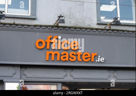 Waterford, Irlanda - 17 luglio 2023: L'insegna per il toffice master.ie store a Waterford, Irlanda Foto Stock