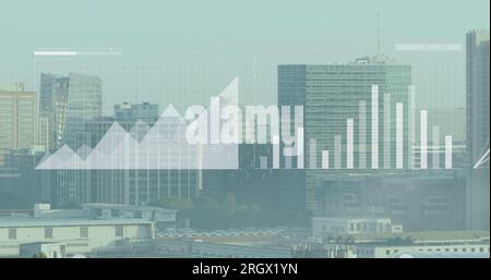 Immagine dell'elaborazione dei dati finanziari su un paesaggio urbano Foto Stock