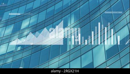 Immagine dell'elaborazione dei dati finanziari rispetto all'edificio moderno Foto Stock