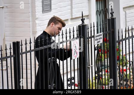 Non esclusiva: KIEV, UCRAINA - 11 AGOSTO 2023 - Un monaco è raffigurato a Kiev-Pechersk Lavra, Kiev, capitale dell'Ucraina. Foto Stock