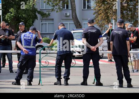 Non esclusiva: KIEV, UCRAINA - 11 AGOSTO 2023 - le forze dell'ordine sono in servizio presso la Lavra di Kiev-Pechersk, Kiev, capitale dell'Ucraina. Foto Stock