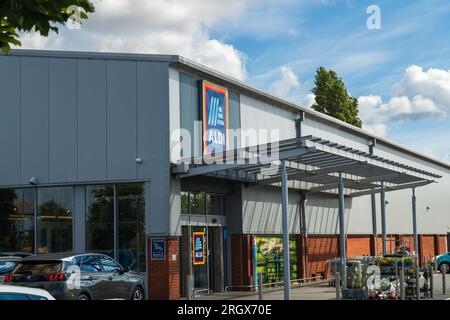 Wolverhampton, Regno Unito - 11 agosto 2023: Facciata esterna del negozio Aldi a Wolverhampton, Regno Unito Foto Stock