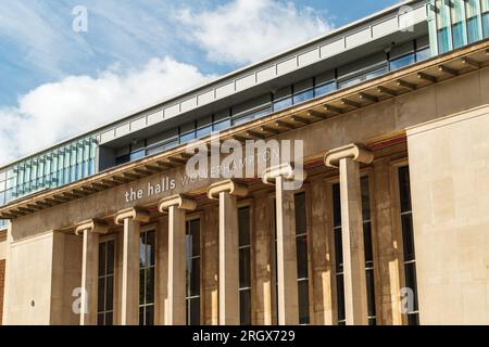 Wolverhampton, Regno Unito - 11 agosto 2023: Una rassegna più ravvicinata del nome della sala concerti Halls a Wolverhampton, Regno Unito Foto Stock