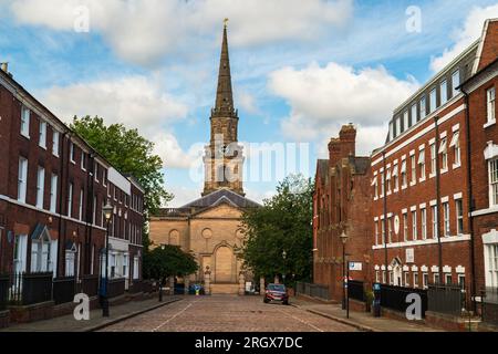 St La chiesa di John in fondo a George Street a Wolverhampton, nel Regno Unito Foto Stock