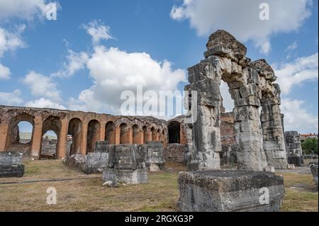 L'Anfiteatro Campaniano è un anfiteatro romano situato nella città di Santa Maria Capua Vetere - in coincidenza con l'antica Capua - secondo in siz Foto Stock