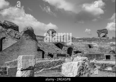 L'Anfiteatro Campaniano è un anfiteatro romano situato nella città di Santa Maria Capua Vetere - in coincidenza con l'antica Capua - secondo in siz Foto Stock