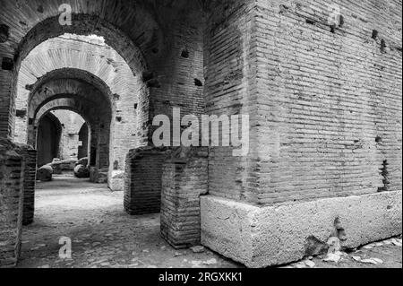 L'Anfiteatro Campaniano è un anfiteatro romano situato nella città di Santa Maria Capua Vetere - in coincidenza con l'antica Capua - secondo in siz Foto Stock