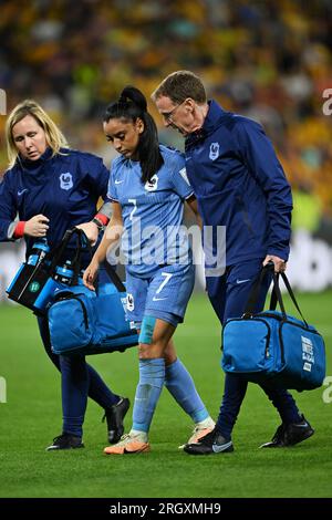 Brisbane, Australia. 12 agosto 2023. La francese Sakina Karchaoui (C) esce dal campo durante la partita dei quarti di finale tra Australia e Francia alla Coppa del mondo femminile 2023 a Brisbane, Australia, 12 agosto 2023. Crediti: Li Yibo/Xinhua/Alamy Live News Foto Stock