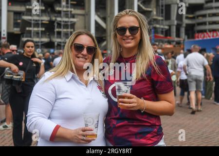 I tifosi inglesi iniziano ad arrivare prima della partita della Summer Series 2023 Inghilterra vs Galles al Twickenham Stadium, Twickenham, Regno Unito, 12 agosto 2023 (foto di Mike Jones/News Images) Foto Stock