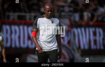 Bruxelles, Belgio. 12 agosto 2023. L'allenatore di Rwdm Claudio Cacapa raffigurato durante una partita di calcio tra RWD Molenbeek e KV Mechelen, sabato 12 agosto 2023 a Bruxelles, il giorno 3/30 della prima divisione del campionato belga "Jupiler Pro League" del 2023-2024. BELGA PHOTO TOM GOYVAERTS Credit: Belga News Agency/Alamy Live News Foto Stock