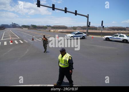 Le guardie nazionali delle Hawaii si schierano nella contea di Maui per aiutare nelle ricerche dopo che un incendio selvaggio attraversò Lahaina sull'isola di Maui, nelle isole Hawaii degli Stati Uniti d'America. Foto del Master Sgt. Andrew Jackson, Stato delle Hawaii, Dipartimento della difesa, Ufficio affari pubblici Foto Stock